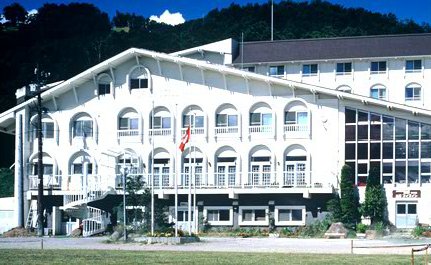 公式】志賀高原 立ち寄り・日帰り温泉 発哺温泉 志賀スイスイン