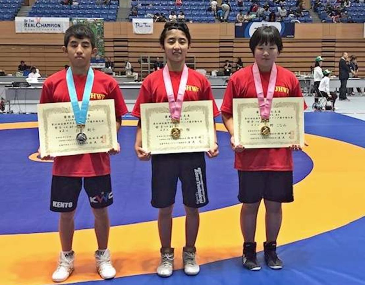 全国中学選抜レスリング選手権大会で優勝された、松江市立第一中学校3年の小野こなみさんをお訪ねしました。 そのご健闘を称えて、表彰状をお渡ししました。  来年は高校生になられる小野さん。世界を舞台に活躍されることを、大いに期待しています！