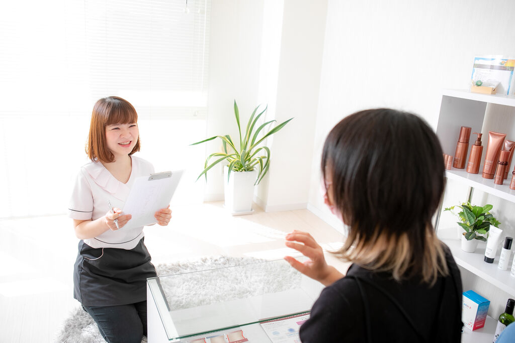 ◇悪徳エステ・媚薬オイルマッサージ｜痴漢施術・ハメ性交◇『いつもこんな感じなんですか？』ムラムラする言いなり美女ですョ～ - 動画エロタレスト