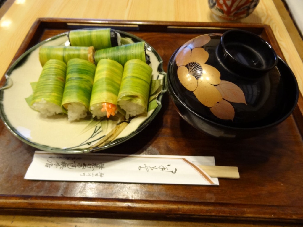 現代の寿司とどう違う！？ 東京・神田で“江戸三鮨”の一つ「笹巻けぬきすし」を食べてきた！ – 食楽web